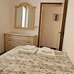 Per Le Vacanze Vicino Al Mare, In Zona Centrale! * וירג'יו