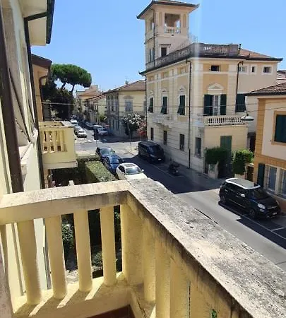 Per Le Vacanze Vicino Al Mare, In Zona Centrale! 维亚雷焦